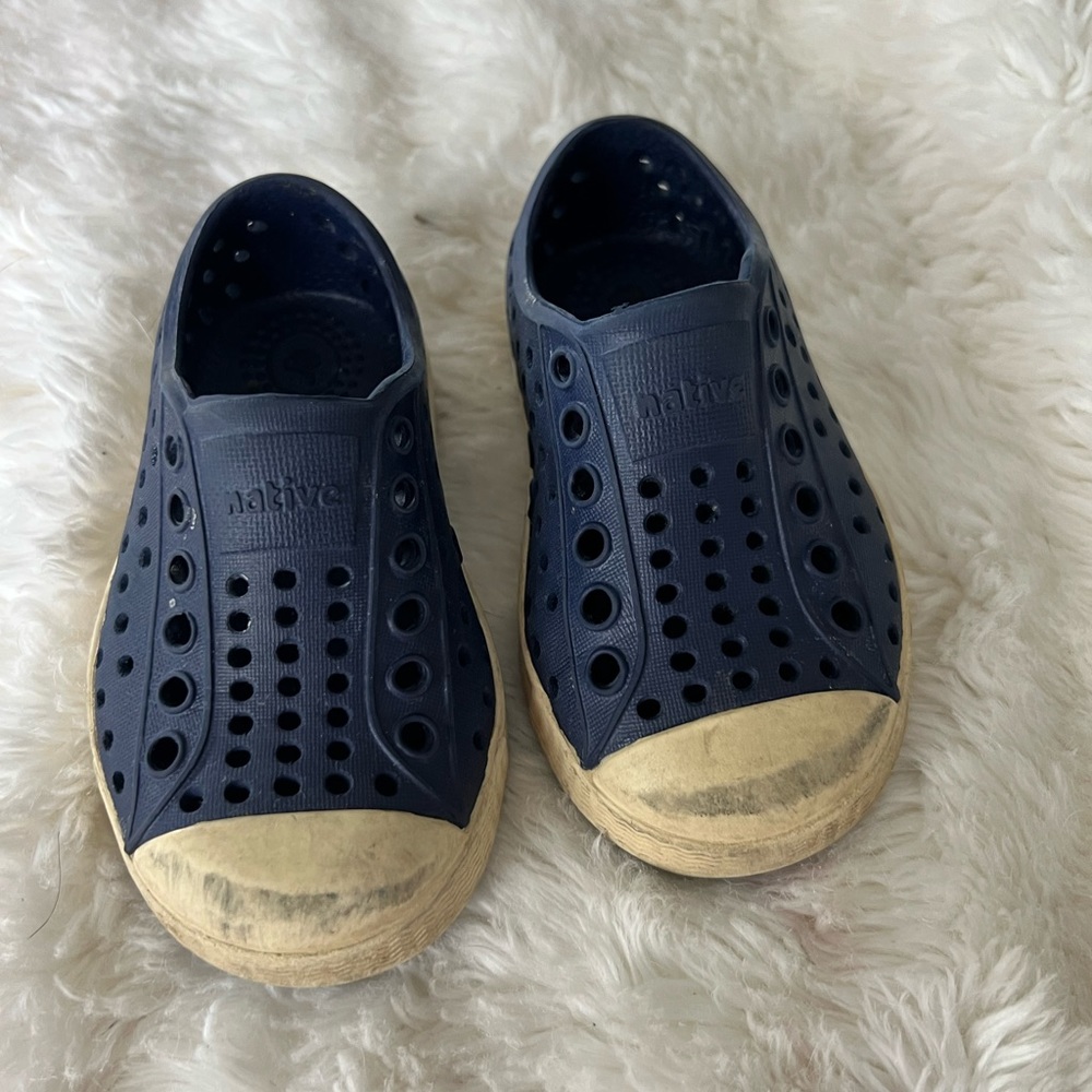Native Sandals - Picture 2 of 6